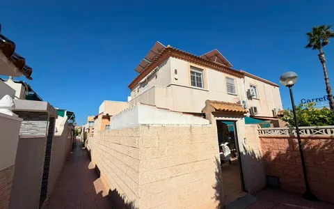 Town house for sale in Torrevieja, Spain. Carrefour area, 3 bedrooms, 150 m2, 3 bedrooms, 150 m² — €239600