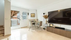 Torrevieja, real estate. Playa de los Náufragos area, 4 bedrooms, 80 m2 - photo 4