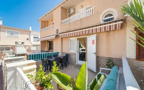 Torrevieja, real estate. Playa de los Náufragos area, 4 bedrooms, 80 m2, 4 bedrooms, 80 m² — €215500