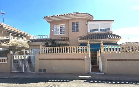 Torrevieja real estate, Town house for sale. Los Balcones - Los Altos del Edén area, 3 bedrooms, 98 m2, 3 bedrooms, 98 m² — €370000