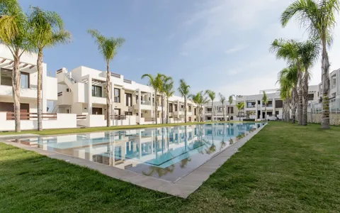 Bungalow en venta en Torrevieja, España. Zona de la Los balcones, 2 dormitorios, 63 m2