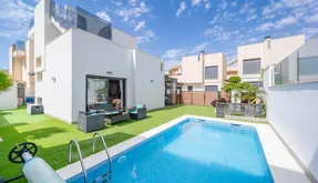 Real estate Torrevieja, Villa for sale. Aguas Nuevas area, 5 bedrooms, 194 m2 - photo 3