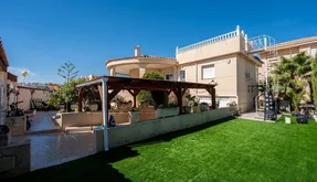 Real estate in Spain, Villa. La Marquesa area, 5 bedrooms, 288 m2 - photo 2