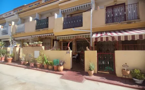 Ориуэла Коста, Испания. Таунхаус на продажу. Район Playa Flamenca, 3 спальни, 85 м2