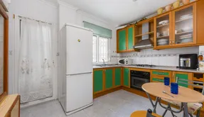 Torrevieja real estate, Apartment for sale. Centro area, 4 bedrooms, 118 m2 - photo 3