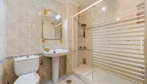 Torrevieja real estate, Apartment for sale. Centro area, 4 bedrooms, 118 m2 - photo 5