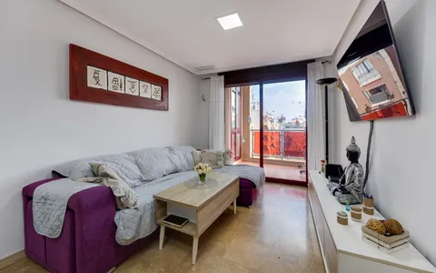 Buy an Apartment in Torrevieja, Spain. Centro area, 3 bedrooms, 102 m2, 3 bedrooms, 102 m² — €199900