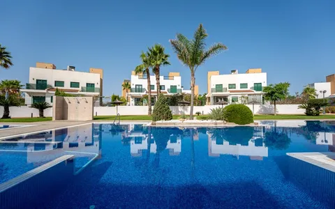 Huvila Espanjassa. Alue DOÑA PEPA, 6 makuuhuonetta, 119 m², 6 bedrooms, 119 m² — €299000