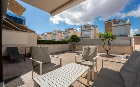 Wohnung in Torrevieja, Spanien. Gegend Parque de las Naciones, 8 Schlafzimmer, 253 m², 8 bedrooms, 253 m² — €299900