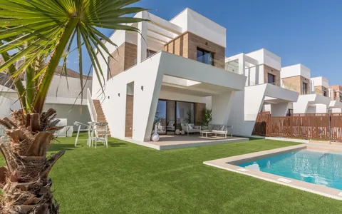 Villa for sale in Spain. Campana garden area, 4 bedrooms, 148 m2