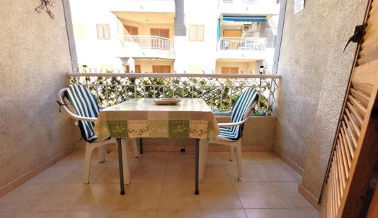 SE VENDE BONITO APARTAMENTO CON VISTAS LATERALES AL MAR Y PISCINA COMUNITARIA!!!!! image 0