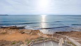 INCREIBLE BUNGALOW PLANTA ALTA DE 3 DORMITORIOS EN PRIMERA LINEA Y CON VISTAS AL MAR image 2