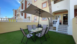 Bungalow en planta baja de 2 dormitorios con piscina comunitaria en La Zenia, Orihuela Costa. image 2