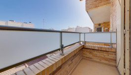 SE VENDE BONITO  Y LUMINOSO PISO A TAN SOLO 200 M. DEL PASEO MARITIMO!!!!!!!!! image 5