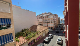 Apartamento de 2 dormitorios con vistas laterales a la Playa del Cura, Torrevieja. image 2