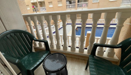 Apartamento de 2 dormitorios, piscina y garaje en zona Habaneras, Torrevieja image 1