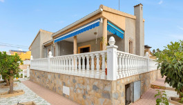 Town house in Torrevieja, Spain, Nueva Torrevieja area, 4 bedrooms, 152 m2 - #ASV-21-IG21/776 image 2