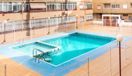 Apartamento con piscina en el centro de Torrevieja image 1