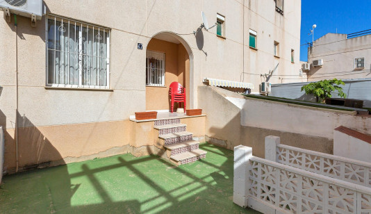 Tu rincón de tranquilidad en Los Balcones, Torrevieja. 1 habitación + 1 baño y terraza de 25m2 SUR!! image 0