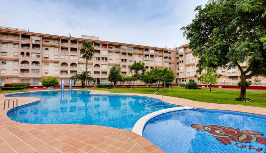 APARTAMENTO DE 2 DORMITORIOS CON VISTAS DESPEJADAS Y PISCINA COMUNITARIA EN TORREVIEJA image 0