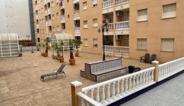 Apartamento de 2 dormitorios, piscina y garaje en zona Habaneras, Torrevieja image 5