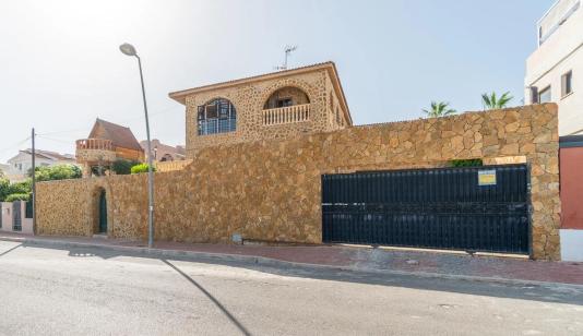 Gran chalet en la urbanización  Los Balcones Torrevieja image 0