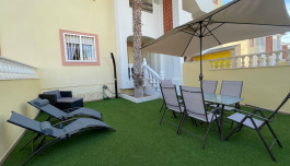 Bungalow en planta baja de 2 dormitorios con piscina comunitaria en La Zenia, Orihuela Costa. image 5