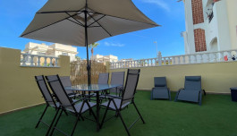 Bungalow en planta baja de 2 dormitorios con piscina comunitaria en La Zenia, Orihuela Costa. image 1