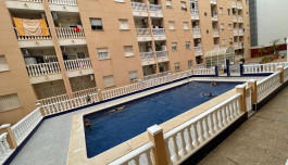 Apartamento de 2 dormitorios, piscina y garaje en zona Habaneras, Torrevieja image 4