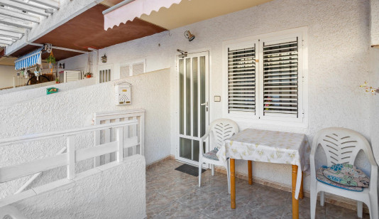 Adosado de dos plantas con terraza + patio + GARAJE CERRADO a 350m de la playa del Acequión image 0