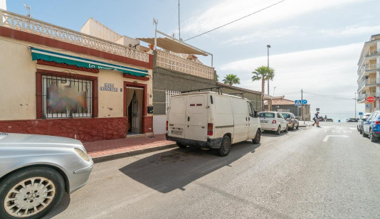 CASA DE PUEBLO MUY CERCA DEL MAR EN PLAYA DE LOS NÁUFRAGOS DE TORREVIEJA image 0