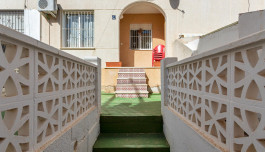 Tu rincón de tranquilidad en Los Balcones, Torrevieja. 1 habitación + 1 baño y terraza de 25m2 SUR!! image 2
