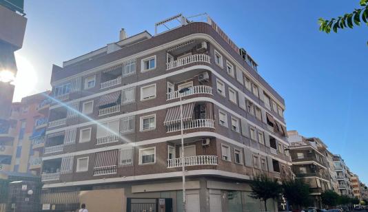 Piso en Torrevieja, España, zona de la Centro, 2 dormitorios, 75 m2 - #BOL-743923 image 0