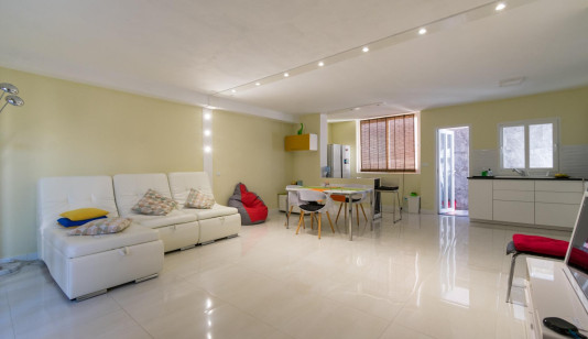 Duplex en Torrevieja, España, zona de la Acequion, 3 dormitorios, 140 m2 - #BOL-AG36 image 0