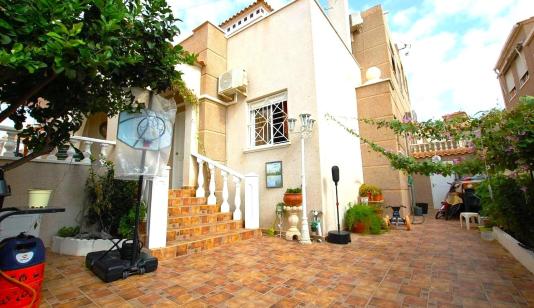 Bungalow in Torrevieja, Spain, Aguas nuevas 1 area, 3 bedrooms,  - #BOL-LC143 image 0