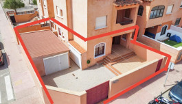 Bungalow en Torrevieja, España, zona de la Calas blanca, 2 dormitorios, 75 m2 - #BOL-CAPEB299 image 1