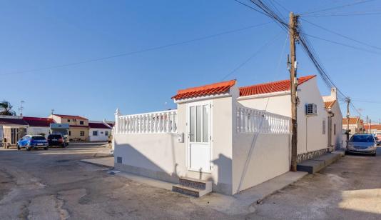 Bungalow en Torrevieja, España, zona de la Torretas, 2 dormitorios, 70 m2 - #BOL-D1001 image 0