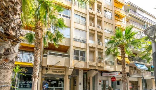 Piso en Torrevieja, España, zona de la Centro, 4 dormitorios, 152 m2 - #BOL-JJ1043 image 0