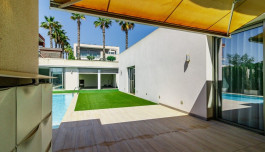 Villa de lujo con la piscina privada y parking image 3